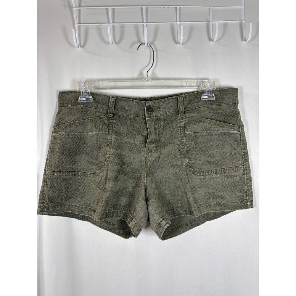 Unionbay Womens Olive Green Camo Snakeskin Utility Shorts Size 17 Stretch Cotton